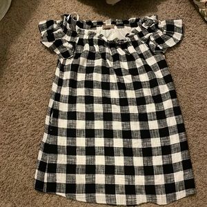 Size M Black and White checked dress.   Pockets on the side, and lined.  Cute!